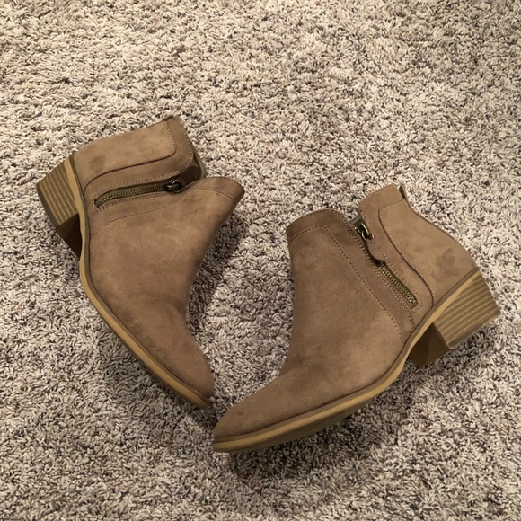 mia joslyn ankle boot